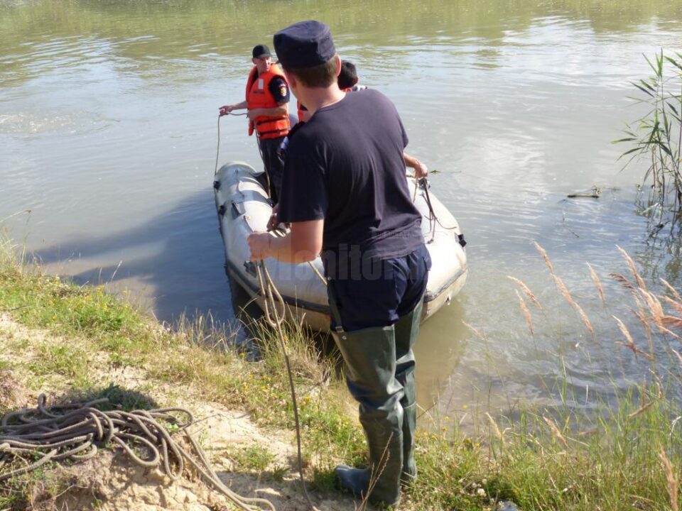 Copil de 14 ani, înecat în iazul Pocoleni