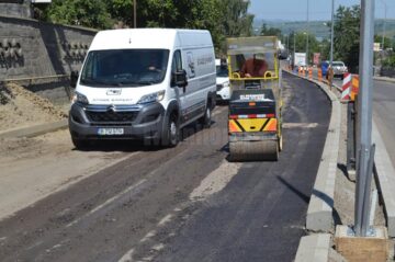 Zdruncinat serios la venirea spre Suceava, președintele României a cerut la întoarcerea spre Iași ocolirea gropilor din Fălticeni