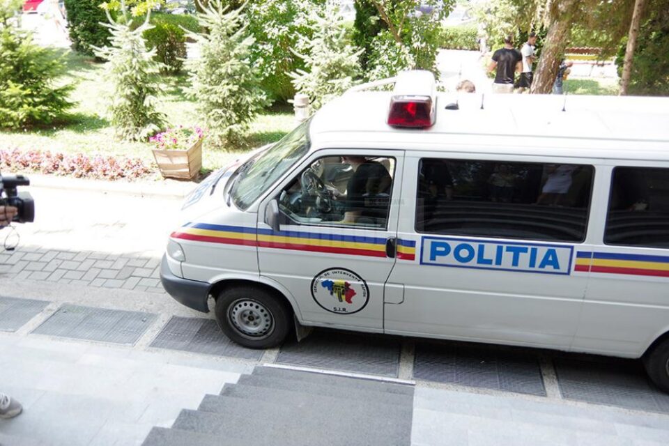 Aproximativ 20 de persoane au fost aduse la audieri la sediul DIICOT Suceava