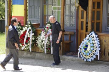 Traian Băsescu i-a primit, alături de ceilalți membri ai familiei, pe toți cei care au venit să-i aducă un ultim omagiu lui Gheorghe Andrușcă