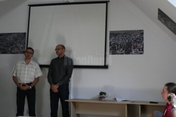 Gabriel Cărăbuș, managerul Bibliotecii ”I.G. Sbiera” și Cosmin Angheloni, training manager în cadrul Fundației Progress