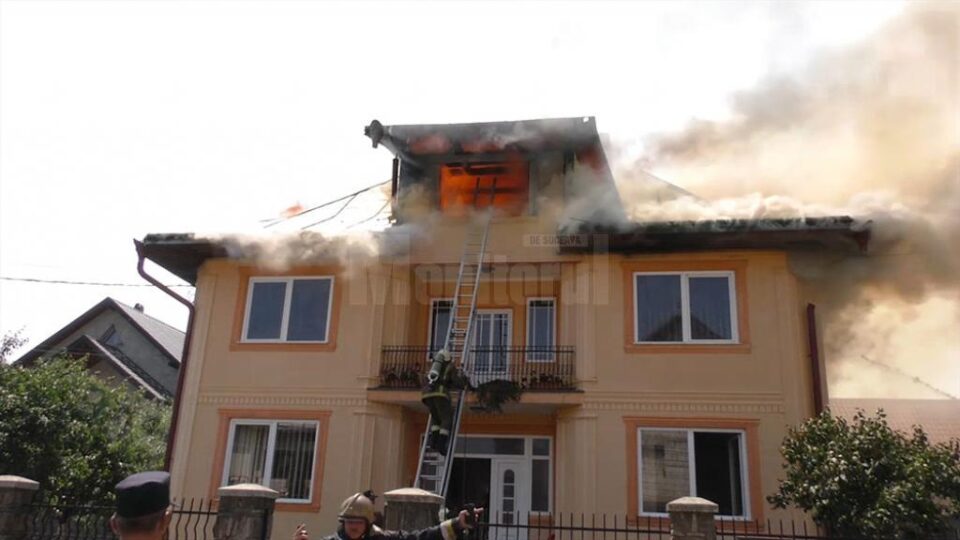 Vila la care a izbucnit incendiul