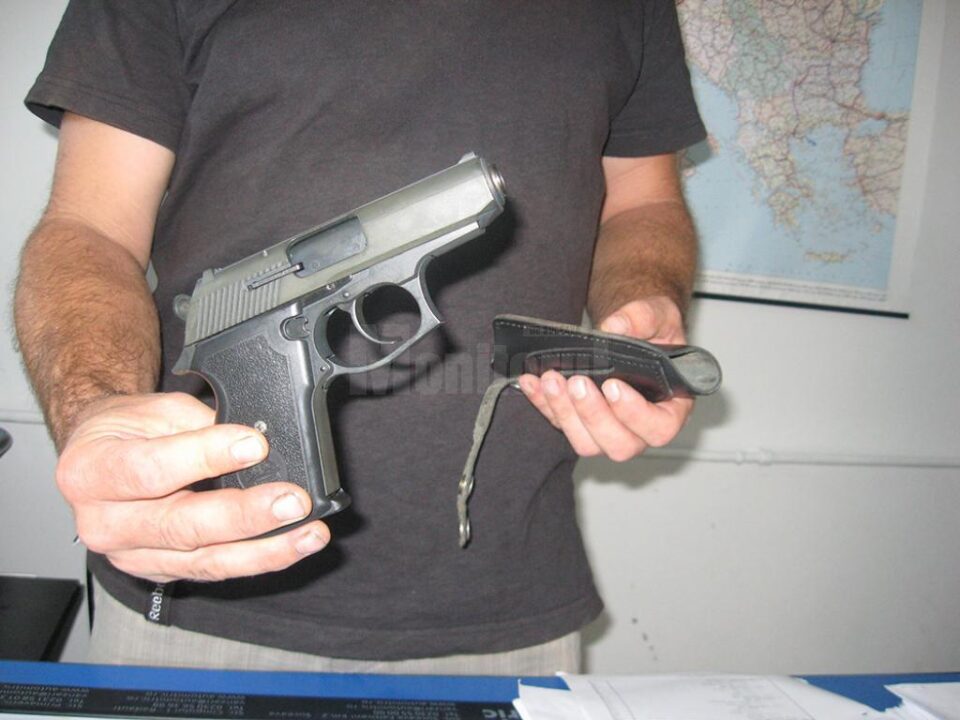 Printre bunurile furate se află și un pistol cu gaze