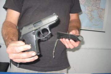 Printre bunurile furate se află și un pistol cu gaze
