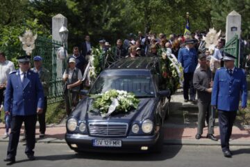 Socrul ex-președintelui Băsescu, înmormântat cu onoruri militare