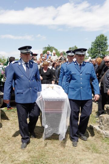 Sicriul cu trupul lui Gheorghe Andrușca a fost dus la cimitir de către jandarmi