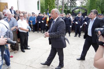 Oamenii politici nu s-au înghesuit să fie alături de Traian Băsescu la înmormântarea socrului