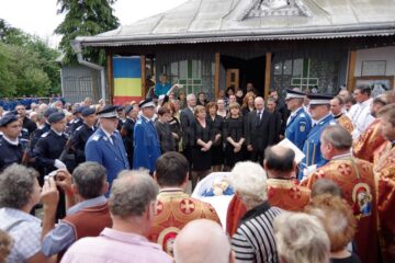 Oamenii politici nu s-au înghesuit să fie alături de Traian Băsescu la înmormântarea socrului