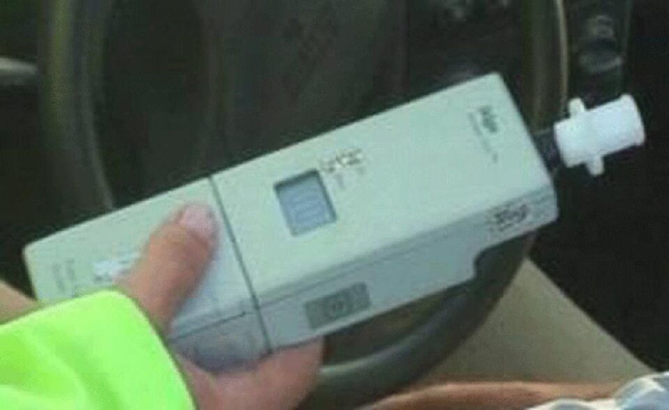 Șoferul prezenta halenă alcoolică și a rămas perseverent în refuzul de a fi testat