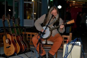 ”SirBlues” Vali Răcilă va avea lunar un recital la Suceava