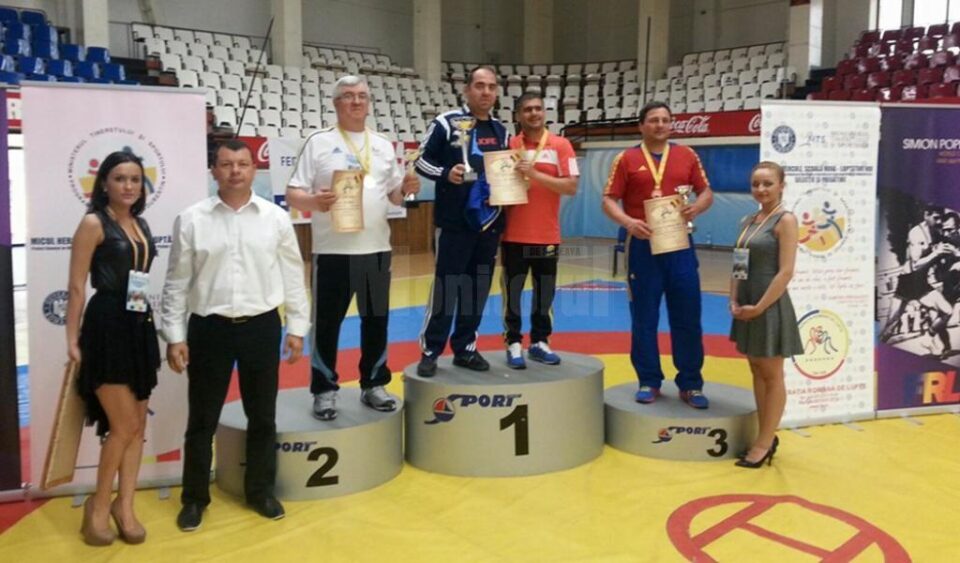 Profesorii Valerică Gherasim și Andrei Bolohan, pe prima treaptă a podiumului în urma rezultatelor obținute de sportivii suceveni Profesorii Valerică Gherasim și Andrei Bolohan, pe prima treaptă a podiumului în urma rezultatelor obținute de sportivii suceveni