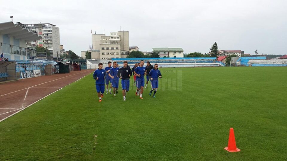 Fotbaliștii Rapidului au început primul antrenament din intersezon cu alergări ușoare Fotbaliștii Rapidului au început primul antrenament din intersezon cu alergări ușoare