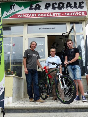 Neculai Beraru are 70 de ani, dar bicicleta câștigată va ajunge pe mâna unuia dintre nepoți