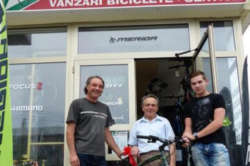 Neculai Beraru are 70 de ani, dar bicicleta câștigată va ajunge pe mâna unuia dintre nepoți
