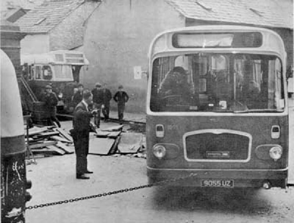 „Rătăcind printre autobuze” „Rătăcind printre autobuze”