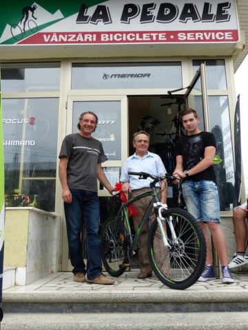 Un bărbat de 70 de ani a câștigat bicicleta oferită ca premiu la concursul organizat de Monitorul de Suceava