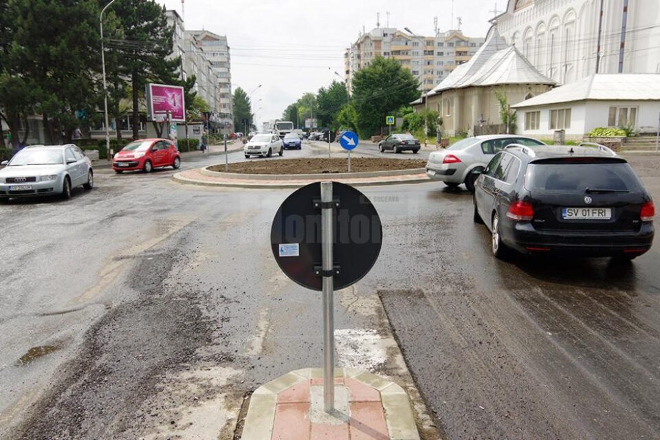 Sensul giratoriu Mărășești nu a mai fost asfaltat, pentru că s-a defectat mașina de frezat asfalt a celor de la Victor Construct