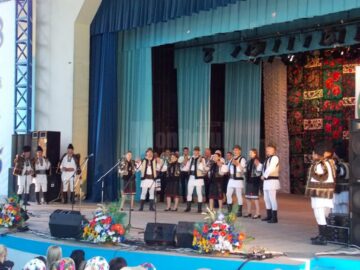 Dansul, muzica și meșteșugurile populare românești, promovate la Cernăuți