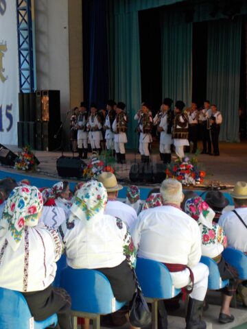Dansul, muzica și meșteșugurile populare românești, promovate la Cernăuți
