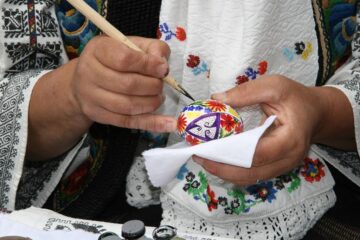 Dansul, muzica și meșteșugurile populare românești, promovate la Cernăuți