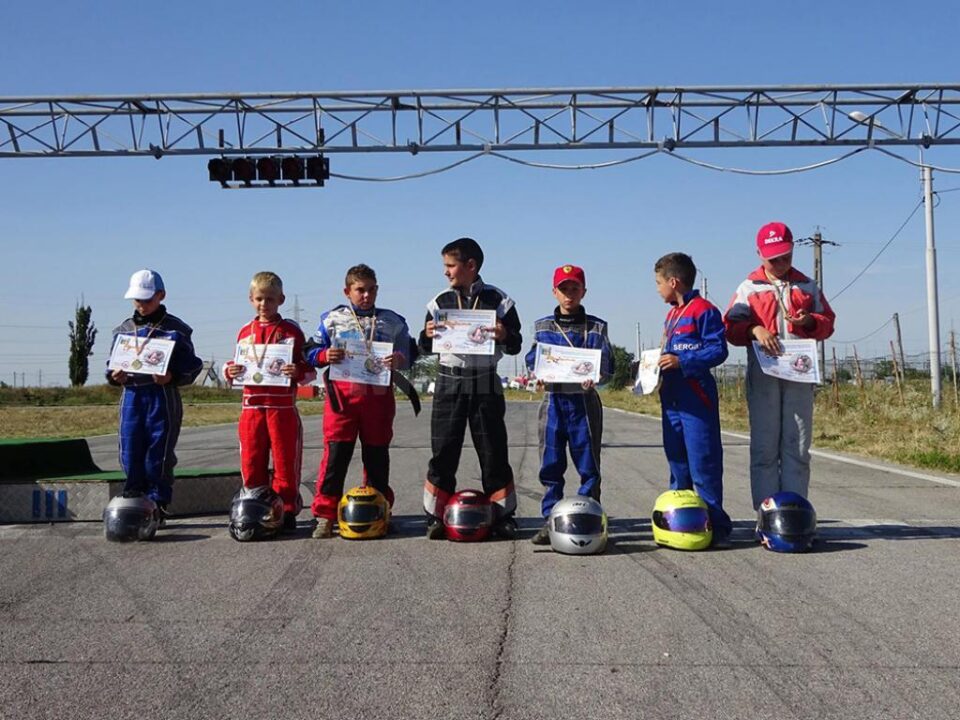 Mai mulți elevi de la Palatul Copiilor s-au remarcat la Campionatul Național de Karting Școlar Mai mulți elevi de la Palatul Copiilor s-au remarcat la Campionatul Național de Karting Școlar