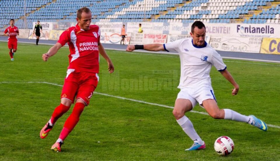 Marco Enciu (în alb) ar putea ajunge pe Areni