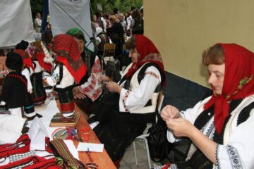 Dansul, muzica și meșteșugurile populare românești, promovate la Cernăuți