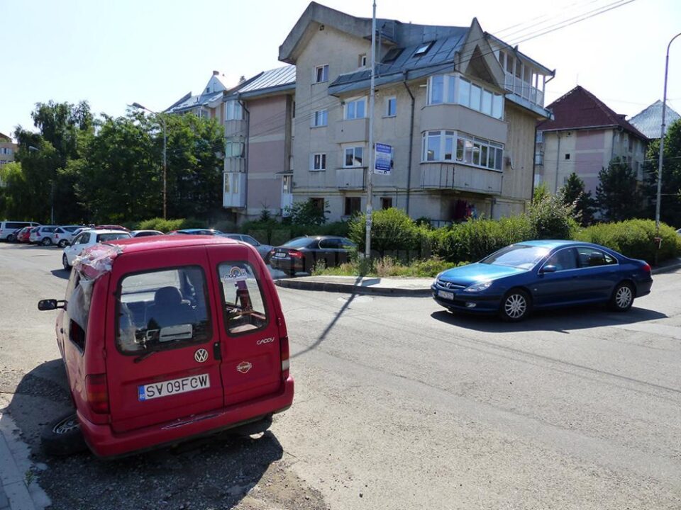 Mașina care a încurcat luni de zile traficul de pe strada Rulmentului