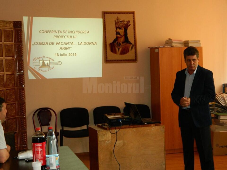 Primarul Ioan Moraru, cu ocazia închiderii proiectului "Cobza de vacanță"