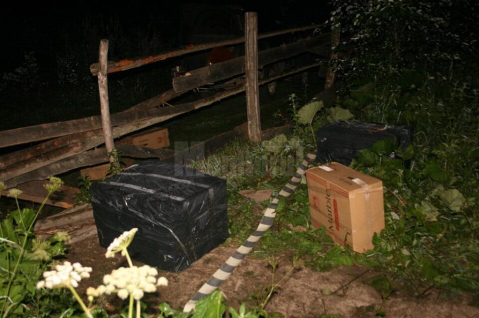 Polițiștii de frontieră au descoperit 15 colete care conțineau țigări de proveniență ucraineană