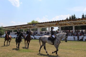 Parada cailor de rasă, în deschiderea oficială a Cupei Bucovinei, ediția 2015 2