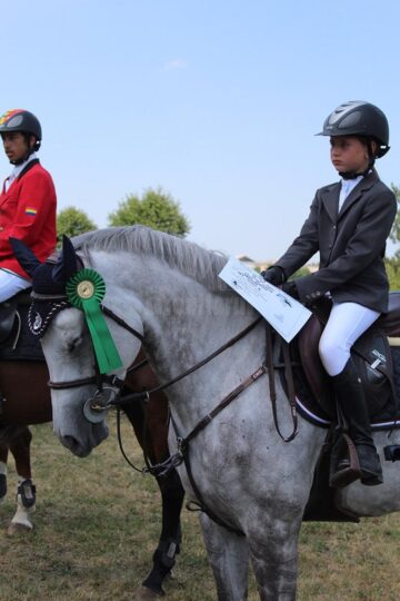 La numai 10 ani, Octavia Ilisoi se numără printre campionii concursurilor hipice