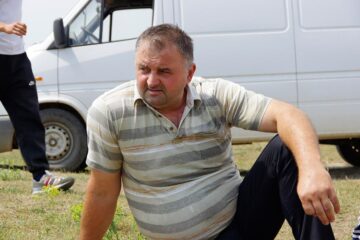 Două tabere de romi își plătesc în zile de muncă șederea pe islaz la Milișăuți