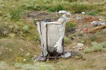Două tabere de romi își plătesc în zile de muncă șederea pe islaz la Milișăuți