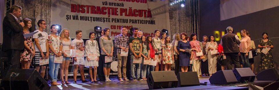 Elevii și sportivii din Fălticeni cu rezultate deosebite la olimpiade și la concursuri, dar și cadrele didactice care îi îndrumă au fost premiate de autoritățile locale