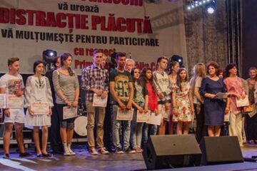 Elevii și sportivii din Fălticeni cu rezultate deosebite la olimpiade și la concursuri, dar și cadrele didactice care îi îndrumă au fost premiate de autoritățile locale