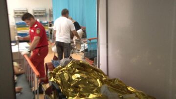Doi tineri arși, o bătrână omorâtă de trăsnet, iar doi soți, la spital, după ce casa li s-a făcut scrum tot de la un fulger