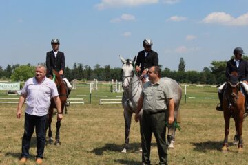 Radu Ilioi (dreapta) și fiul său Raul (stânga), câștigătorii Cupei Bucovina 2015