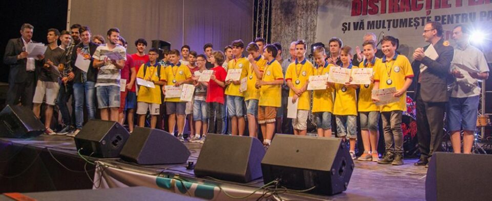 Elevii și sportivii din Fălticeni cu rezultate deosebite la olimpiade și la concursuri, dar și cadrele didactice care îi îndrumă au fost premiate de autoritățile locale