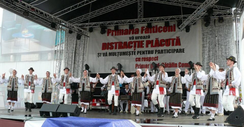 Trofeul Festivalului a revenit Ansamblului Folcloric ”Mugurelul” de la Clubul Copiilor din Dorohoi, Trofeul Festivalului a revenit Ansamblului Folcloric ”Mugurelul” de la Clubul Copiilor din Dorohoi,