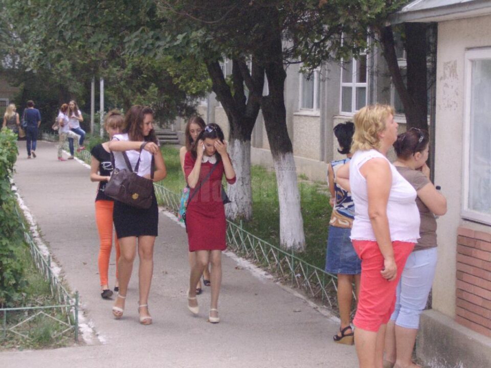 Peste 100 de contestații depuse la examenul de titularizare