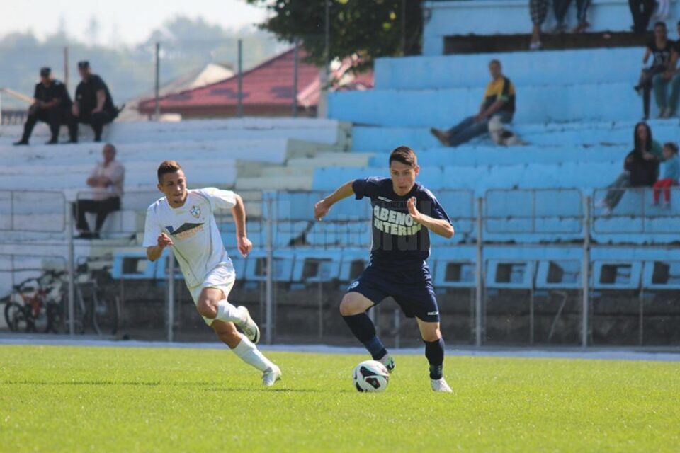 Alexandru Vrabie (în stânga) este aproape de un transfer la Rapid CFR Suceava