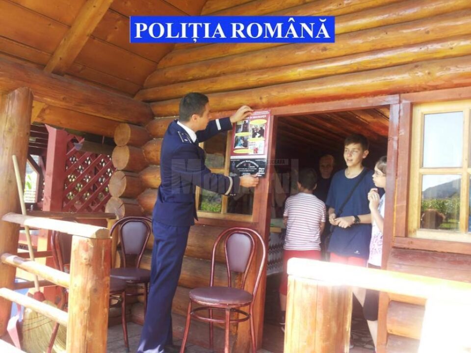 Materiale preventive, împărțite de polițiști în zone turistice de pe raza județului