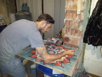 Artist plastic din Siret, reținut pentru trafic cu ciuperci halucinogene, un drog nou pe piața din Suceava