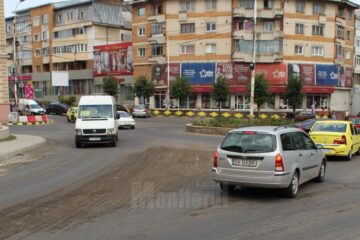 În intersecția Mărășești și pe strada Mărăști se lucrează, traficul fiind îngreunat