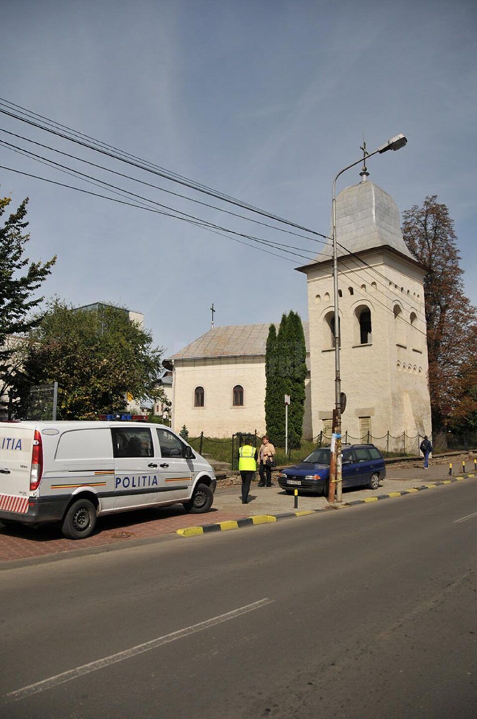 Același tânăr a spart biserica în urmă cu aproape un an și a furat aproape 800 de lei, bani din vânzarea lumânărilor
