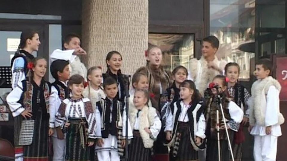 Ansambluri folclorice din opt județe, prezente vineri și sâmbătă la Festivalul Național de Folclor „Friedrich Schwartz”, ediția a II-a