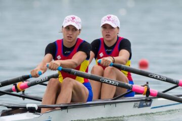 Suceveanca Ioana Vrânceanu (stânga) a câștigat aurul mondial în proba de dublu vâsle