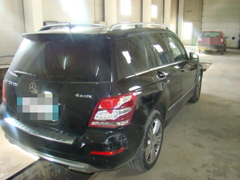 A vrut să intre în România, prin PTF Siret, la volanul unui Mercedes Benz furat