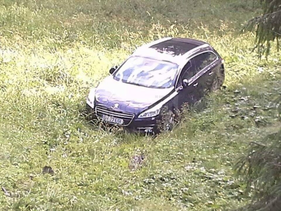 Și-a lăsat mașina în parcarea înclinată din apropierea motelului de pe Rarău și a găsit-o căzută într-o râpă
